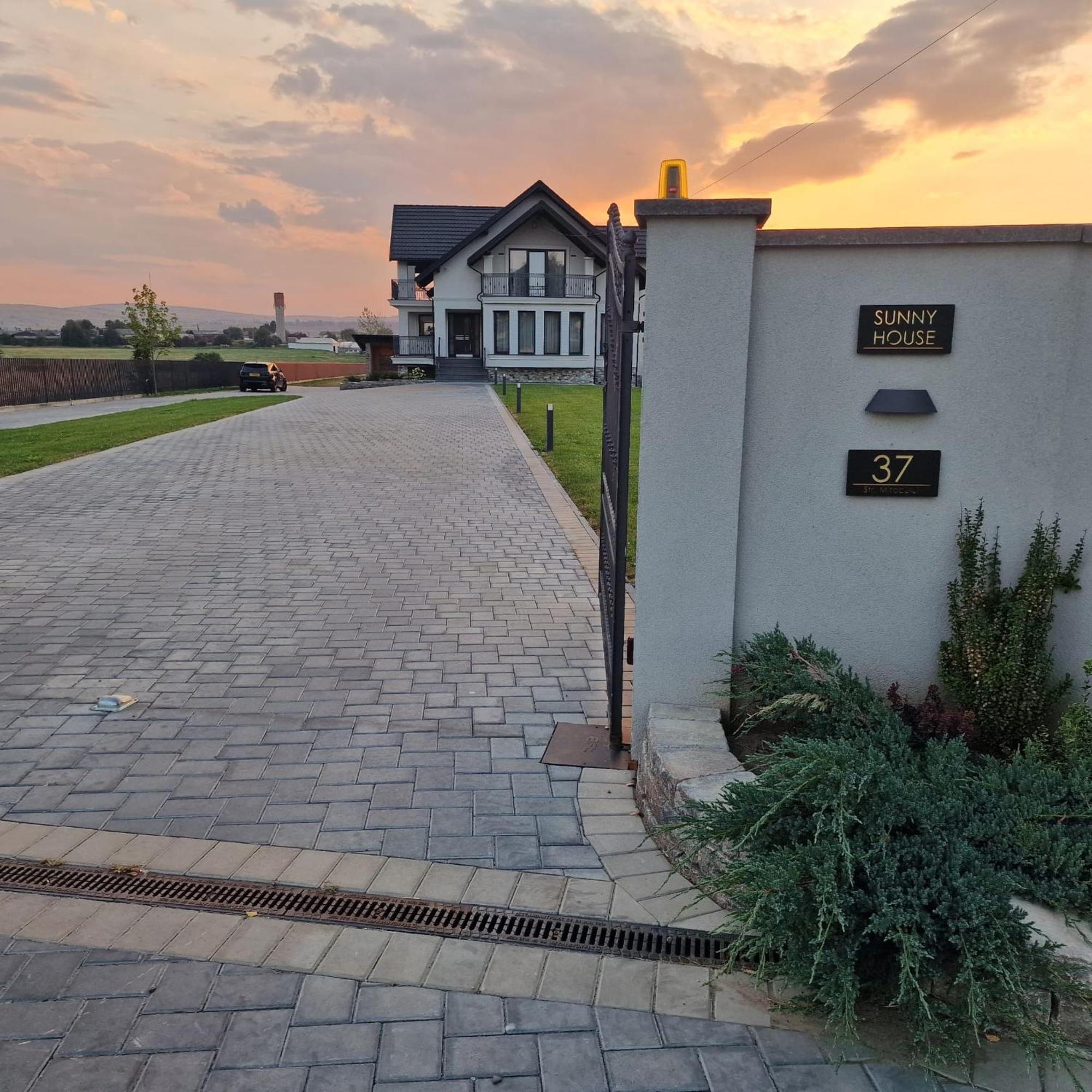 Sunny House Villa Suceava Exterior photo