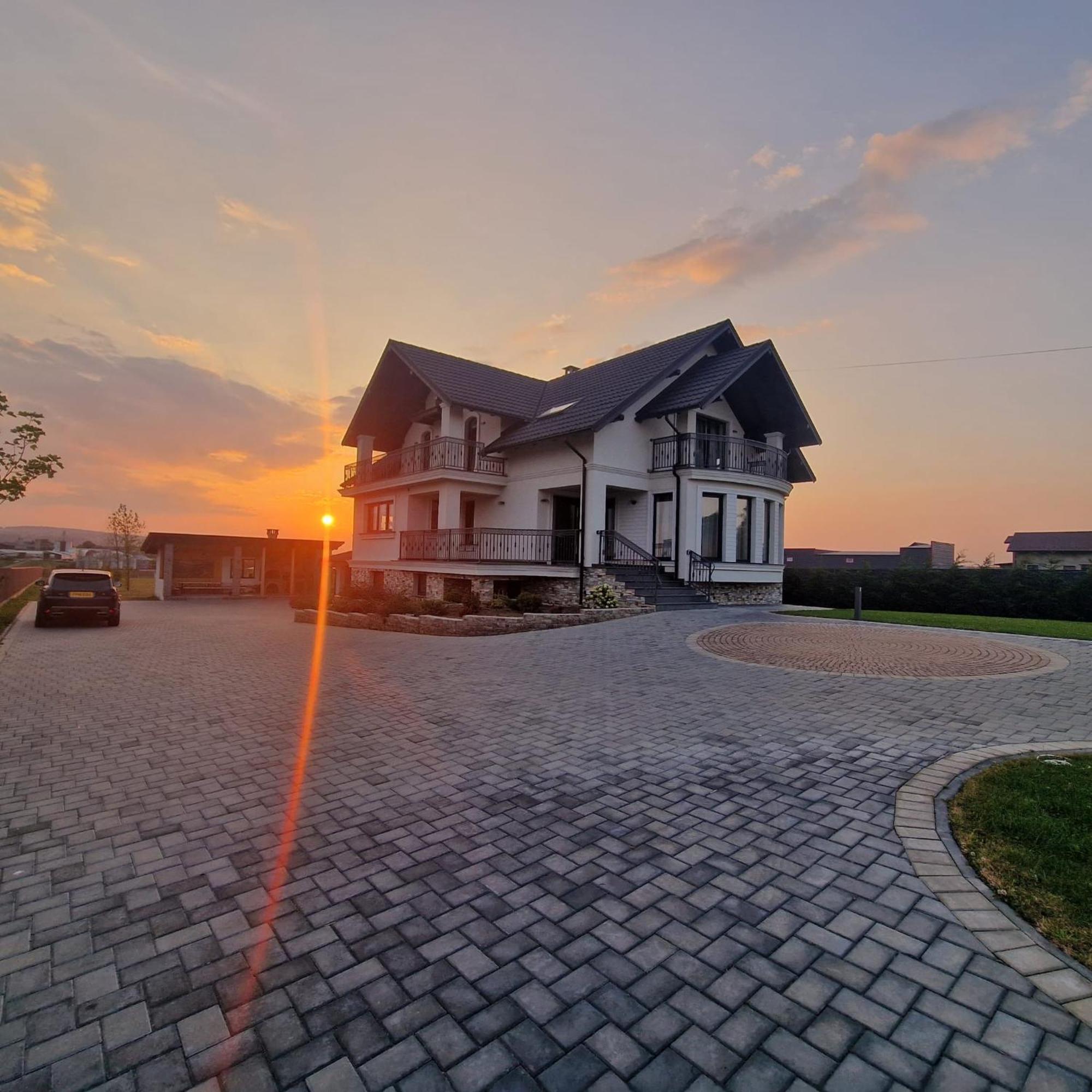 Sunny House Villa Suceava Exterior photo